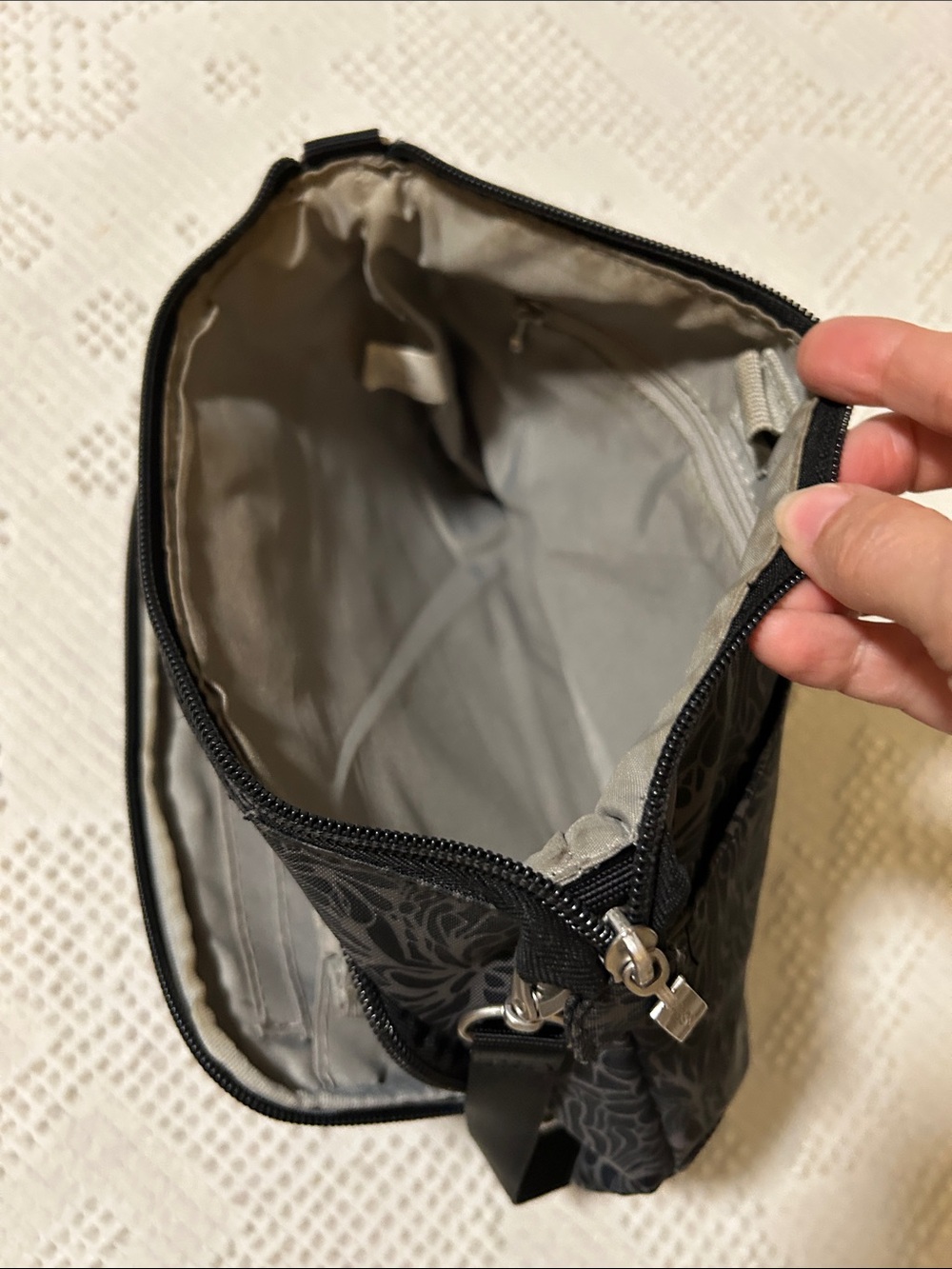 Baggallini Black Floral-Print Crossbody Bag RFID - Picture 5 of 7